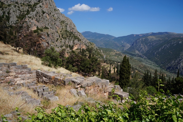 Enter Delphi! Enter myths and history!