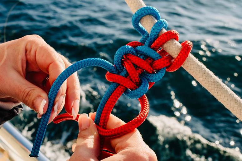 How can knots tying be an entertainment onboard a cruise ship?